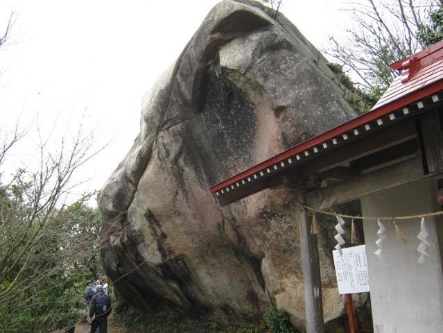 八畳岩