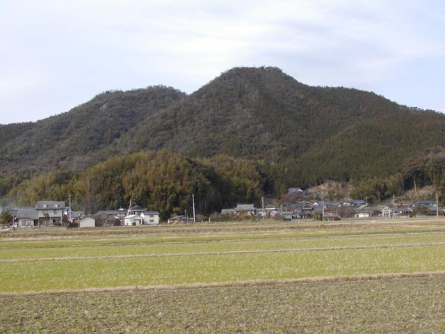 馬ヶ岳城跡（二の丸とされる東山を臨む／犀川花熊から）