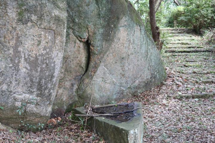 八景山の三人句碑（正女・朴童・緑音）